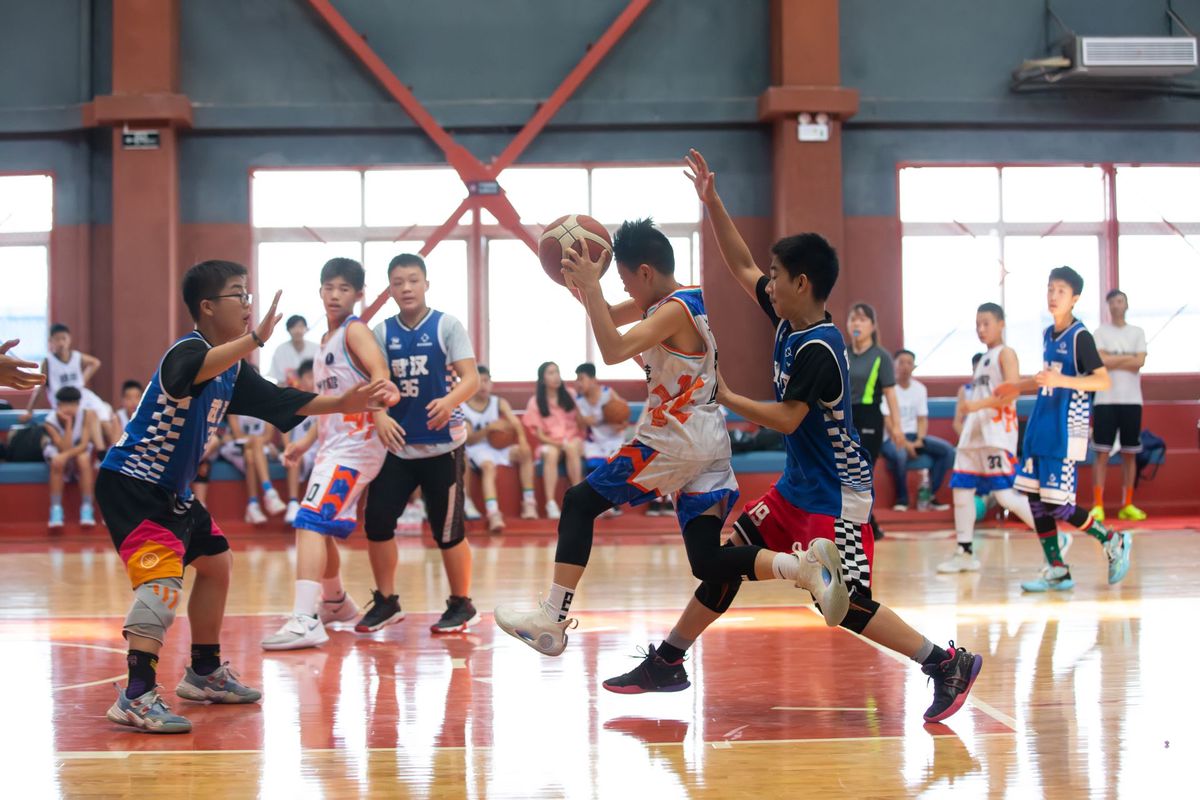 刻苦训练篮球时如何避免受伤的建议_2